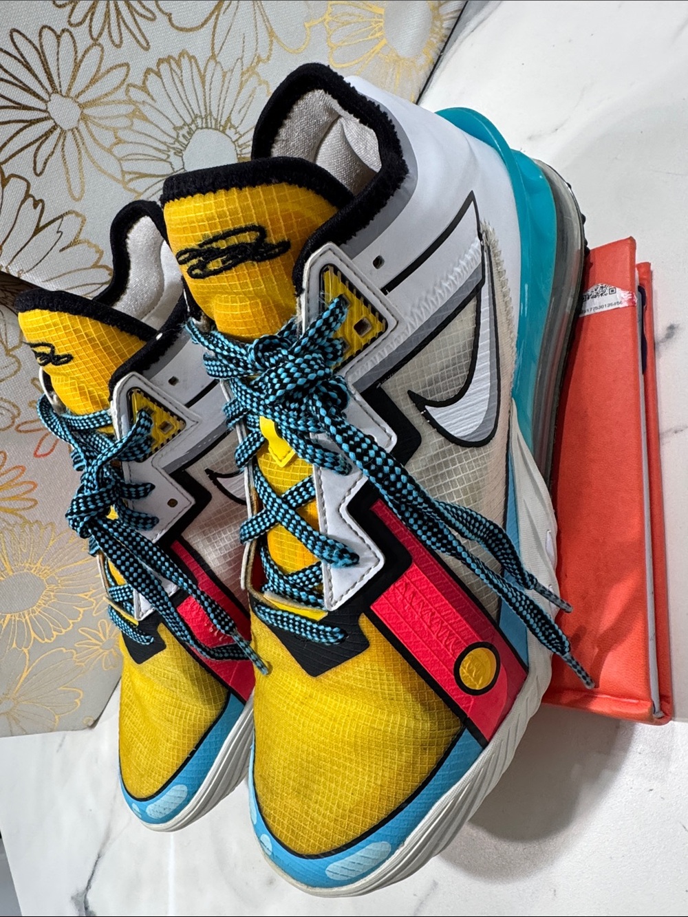 Nike Lebron 18 Room Cartoon ACV-7562-104 collection